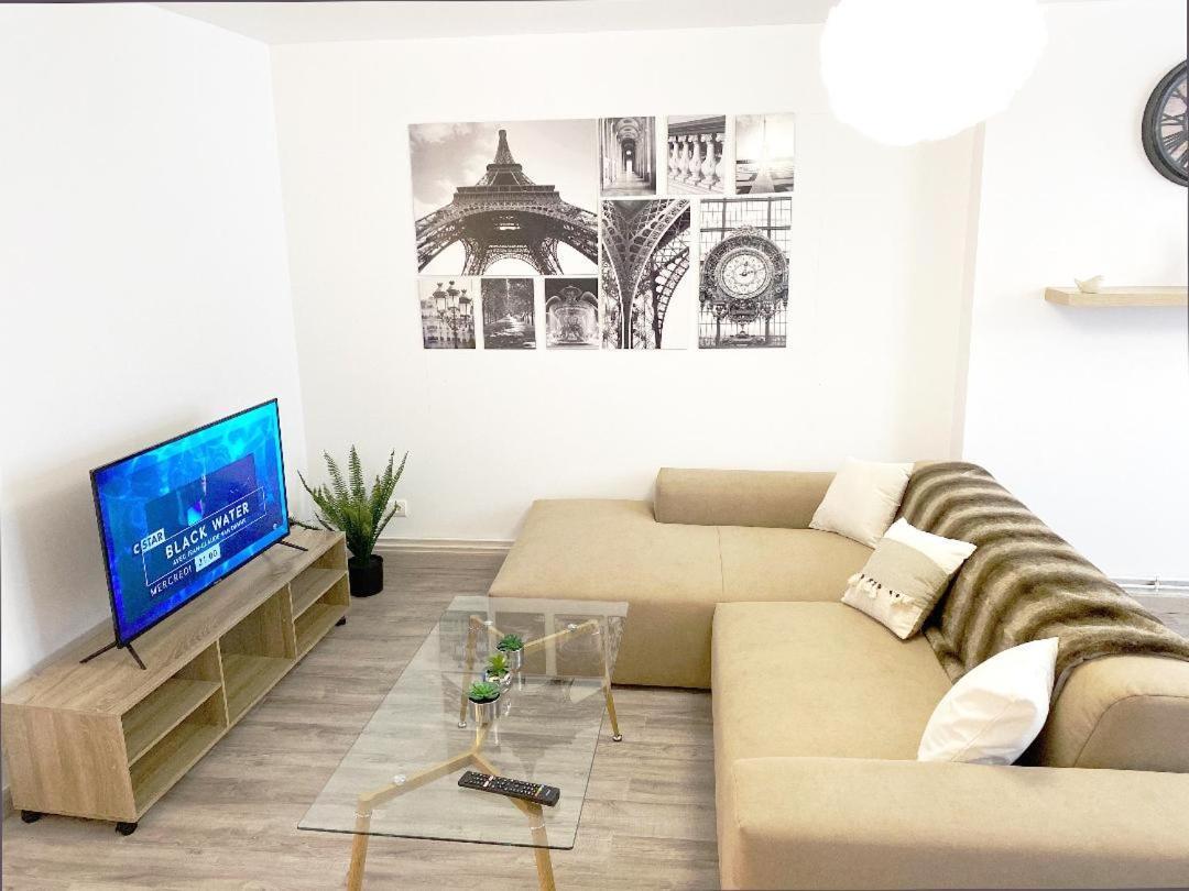 Appartement Chaleureux Wifi Et Parking Gratuit Givet Exterior foto