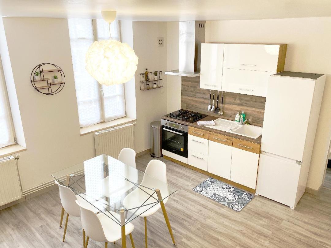 Appartement Chaleureux Wifi Et Parking Gratuit Givet Exterior foto